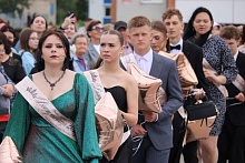 Выпускники прощаются со школой в Микашевичах | Фоторепортаж