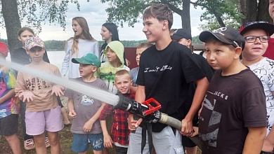 Спасатели устроили настоящий праздник в "Спутнике" Лунинецкого района