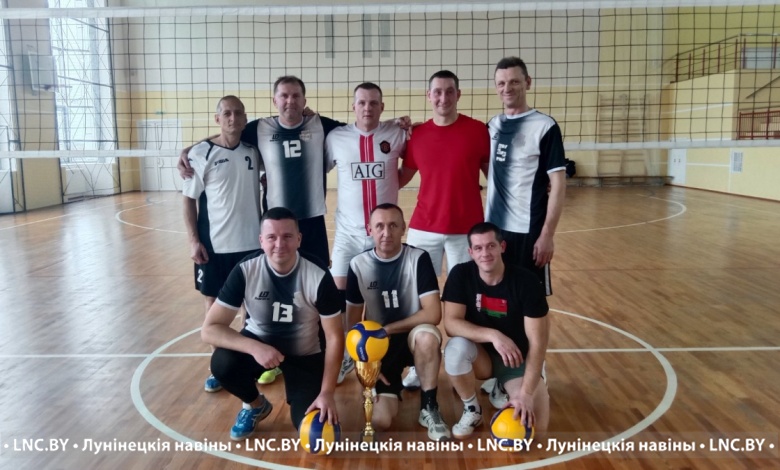 Лунинецкие волейболисты отличились в Столине