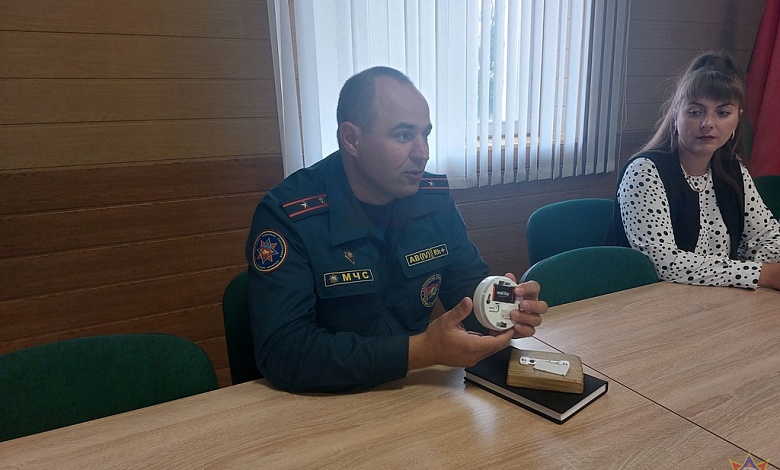 Спасатели проводят встречи с трудовыми коллективами предприятий Лунинецкого района