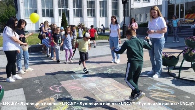 В Микашевичах дети играли в классики (фоторепортаж)