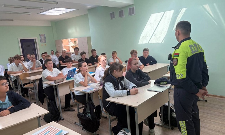 Сотрудники ГАИ пошли по школам в Лунинецком районе