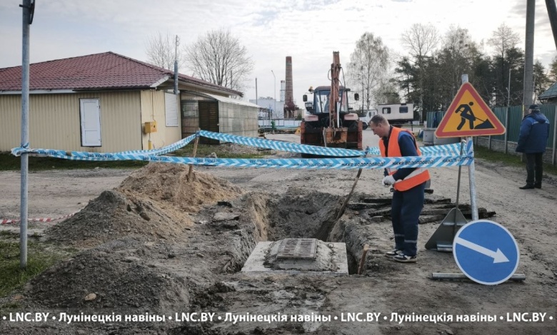 Держат обещание: начались работы по приведению в порядок улицы Полевой в Микашевичах