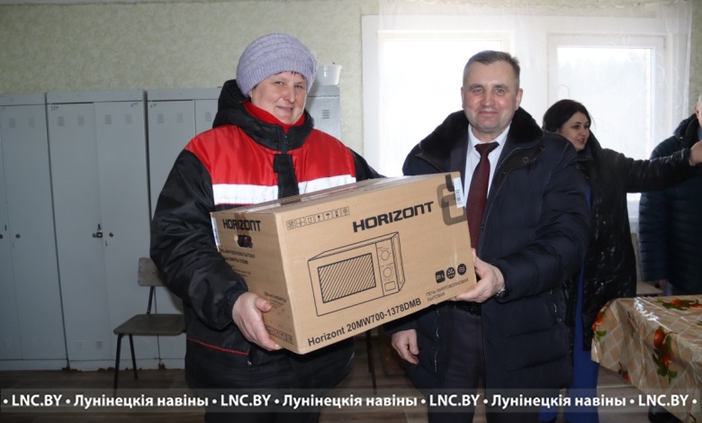 Приятная миссия представителей профсоюза в Лунинецком районе 