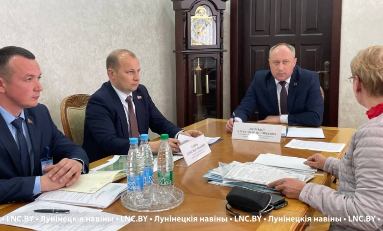 Насущные вопросы! Помощник Президента проводит приём граждан в Лунинце