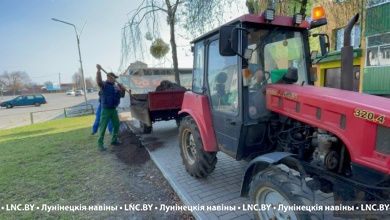На улицах Лунинца наводят порядок работники ЖКХ 