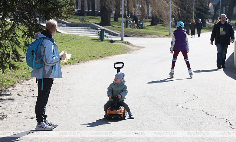 Положен ли дополнительный свободный день родителю, воспитывающему двоих детей до 16 лет, рассказали в Минтруда 