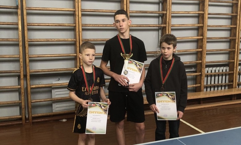 Лучших по настольному теннису определили в Дворце