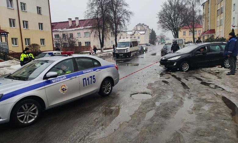 Помощь водителю оказали сотрудники Лунинецкого РОВД 