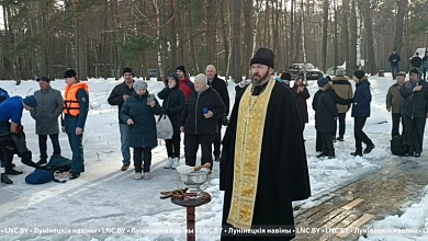 Православные верующие празднуют Крещение Господне...