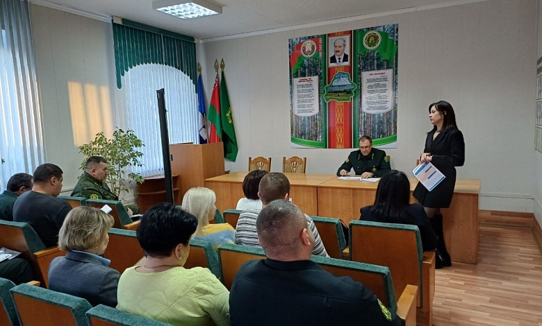 Работникам Лунинецкого лесхоза рассказали о ежемесячных доплатах и пенсионном страховании