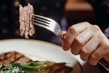 Смертельная трапеза: эксперты установили причину гибели двух мужчин в Брестской области