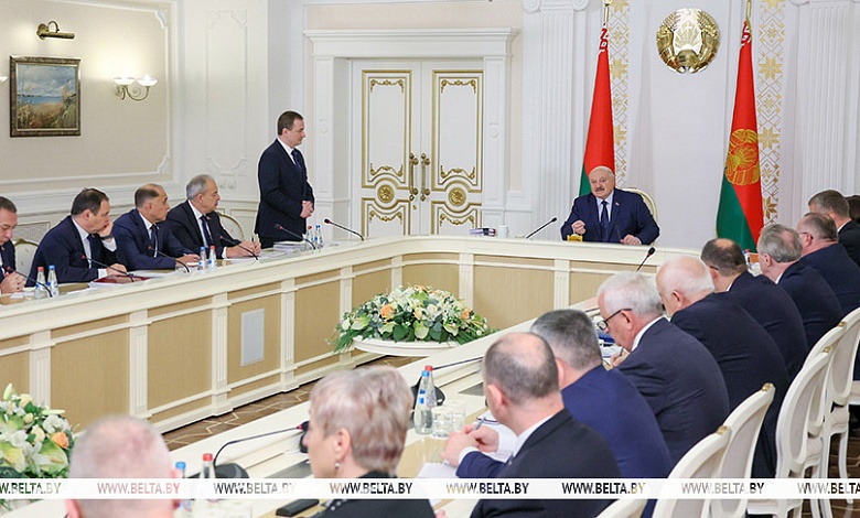 Лукашенко: Извините, обнаглели до ТАКОЙ степени! "Президент, приедь разберись!"