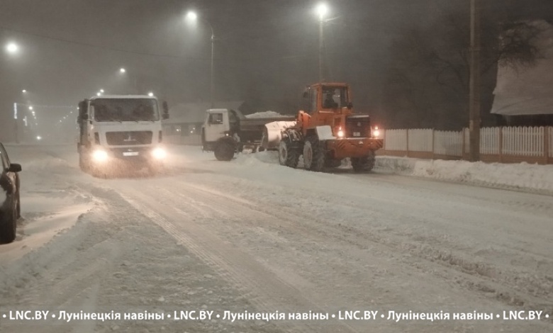 Все силы Лунинецкого ЖКХ брошены на очистку Лунинца и Микашевичей от снега