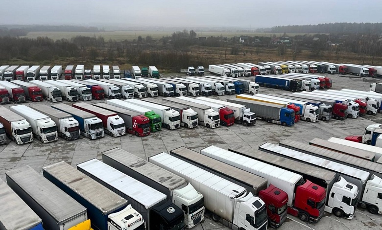 Более тысячи оставшихся в Беларуси литовских фур размещены на спецплащадках