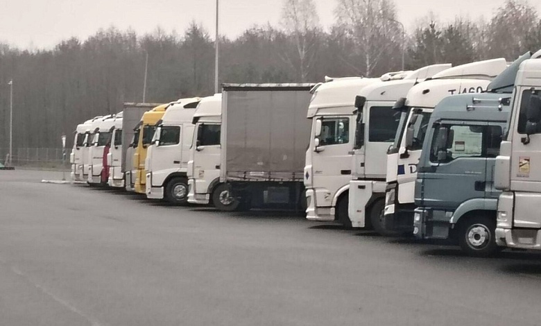 Перевозчики Литвы готовят иск против своего правительства из-за застрявших в Беларуси грузовиков