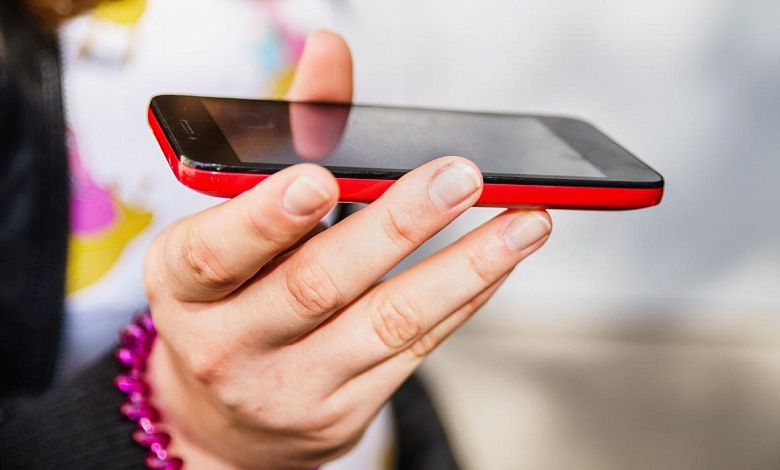 Мошенники "держали на телефоне" жительницу Лунинца | Спасла соседка 