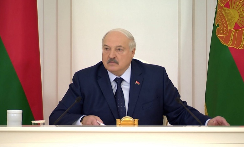 Лукашенко: 7 автомобилей, 12 любовниц, извините меня! // Жёсткий разговор с чиновниками