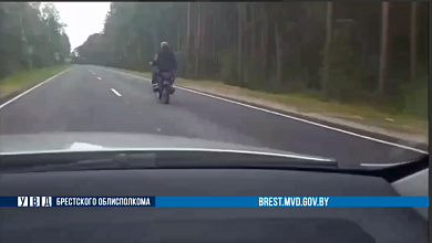Пьяного бесправника на мотоцикле задержали в Брестской области