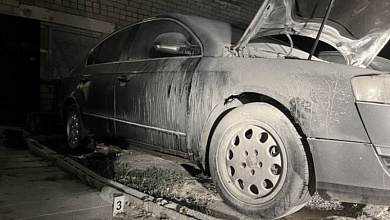 Пьяный мужчина поджёг автомобиль из-за старой обиды. Его судили  