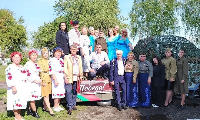 Агитбригада выступает в Лунинецком районе