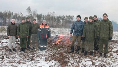 Военные помогли лесоводам в Лунинецком районе