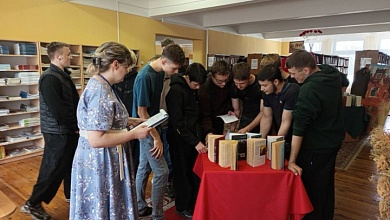 Библионочь собрала как школьников, так и взрослых в библиотеке Лунинца