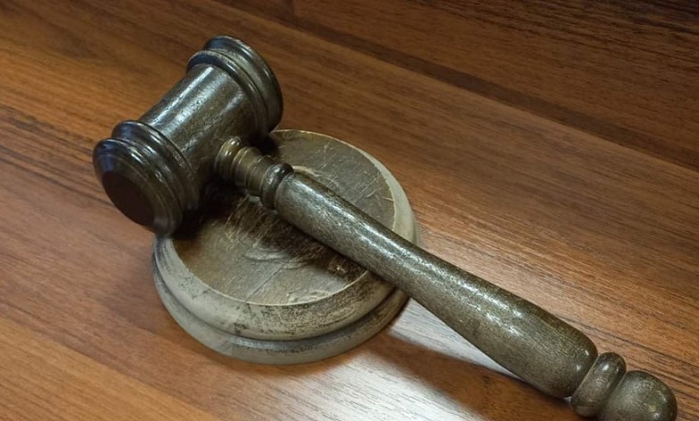 Ударил кухонным ножом супругу и знакомого | Ревнивца судили в Лунинецком районе