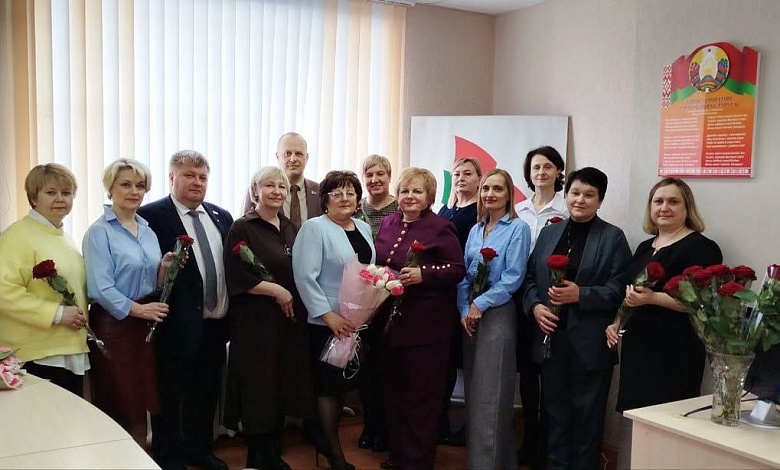 К Дню женщин праздничная встреча состоялась в Лунинце