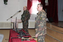 Что есть на вооружении для самообороны и охоты на браконьеров, показали инспекторы