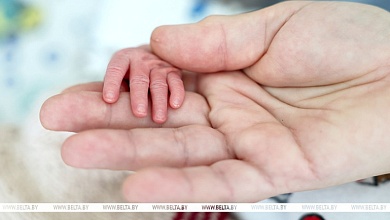 Отпуск отцу при рождении ребенка в Беларуси может стать частично оплачиваемым