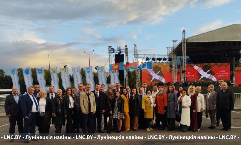 Делегация Лунинецкого района принимает участие в торжественных мероприятиях, посвященных Дню народного единства в Бресте