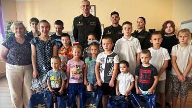 Военные присоединились замечательной акции «Соберем детей в школу»