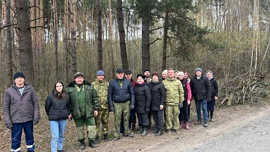 В районном субботнике активное участие принимают работники Лунинецкого лесхоза