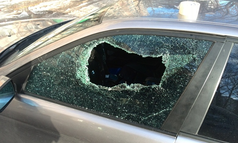 Ночные вандалы: прокуратура поддержала дело о разбитых стеклах