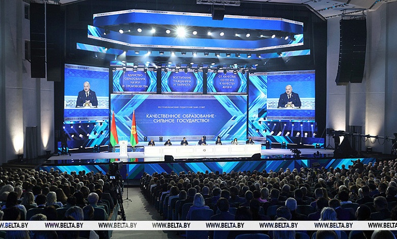 Лукашенко: Беларусь живет в очень тяжелый период, вопрос "или - или"