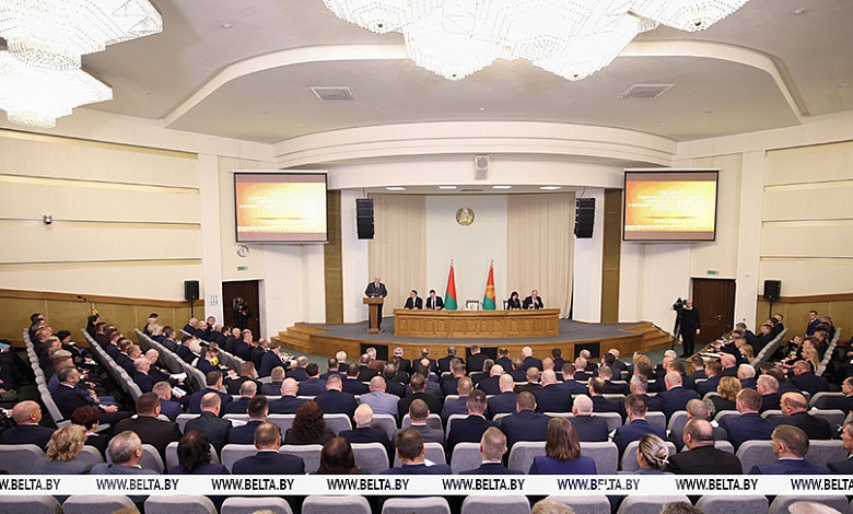 Лукашенко: моя цель, как и раньше, - сохранить деревню. Не будет деревни - не будет государства