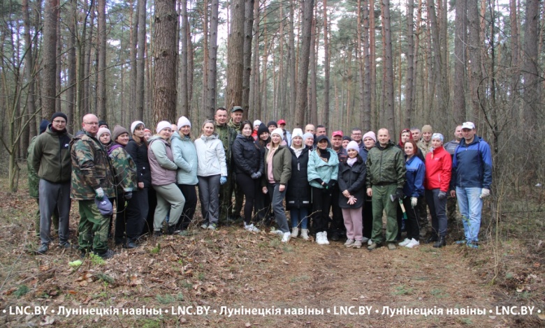 Фотомгновения республиканского субботника в Лунинце
