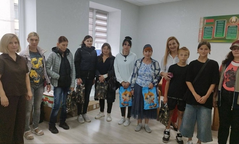 Помогают собраться к школе работники соцзащиты в Лунинецком районе