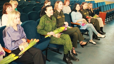 Женщин чествовали в 56 зенитном ракетном полку в Лунинецком районе