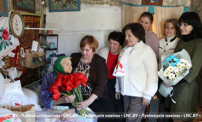 Поздравления со 100-летним юбилеем принимает жительница агрогородка Полесский