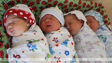 О господдержке семьи при рождении двоих и более детей, рассказали в Минтруда