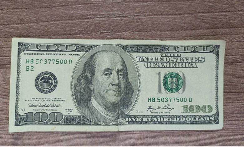 Фальшивые доллары пытались обменять в Бресте