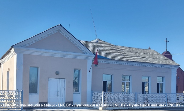 У здания бывшего кафе «Случь» в Микашевичах появился новый хозяин