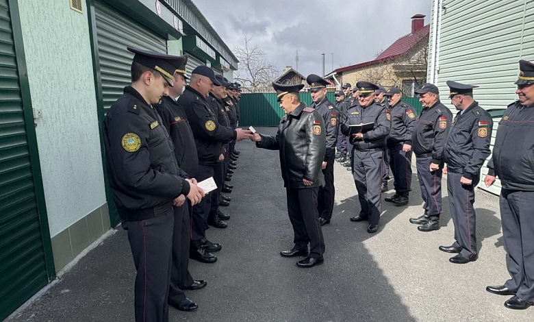 Строевой смотр провели в Лунинецком отделе Департамента охраны
