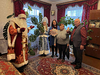 От всей души! Соцработники Лунинецкого района помогают создать праздничную атмосферу