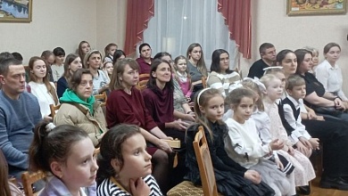 Впервые вышли на сцену. В ДШИ Лунинца состоялся концерт