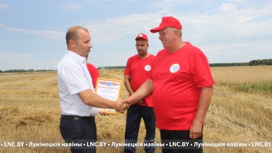 Водители-тысячники на уборке урожая в Лунинецком районе