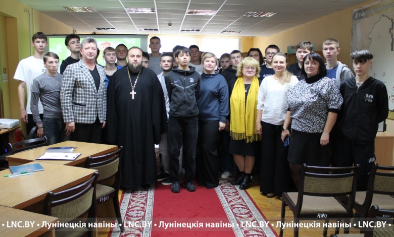 «Все начинается с семьи». В Лунинце провели встречу с молодежью 