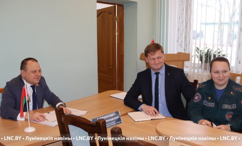 Сенатор провел приём граждан в Микашевичах